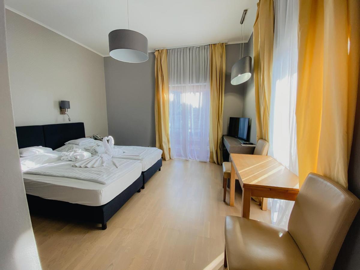 Royal Mediterran Сиофок Екстериор снимка